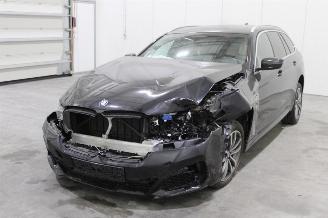 Vaurioauto  passenger cars BMW 5-serie 530 2023/6