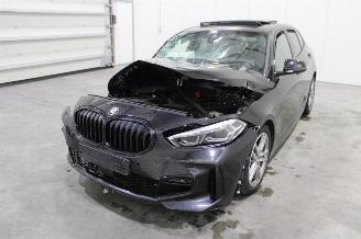 krockskadad bil auto BMW 1-serie 118 2024/3