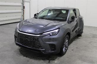 uszkodzony samochody osobowe Lexus LBX  2025/2
