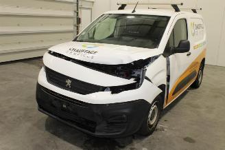 krockskadad bil auto Peugeot Partner  2022/5