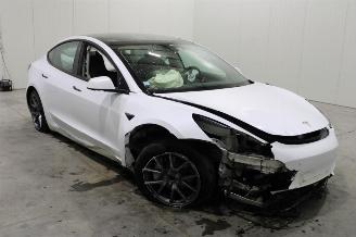 Tesla Model 3  picture 2