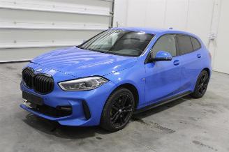 krockskadad bil auto BMW 1-serie 118 2019/12