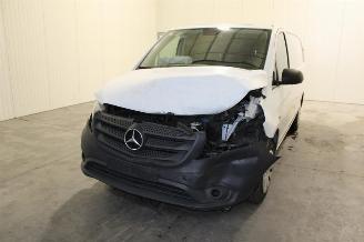damaged passenger cars Mercedes Vito  2021/2