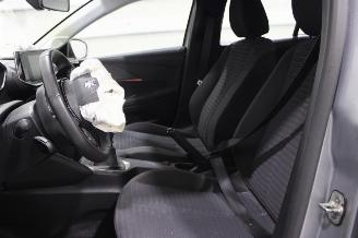 Peugeot 208  picture 10