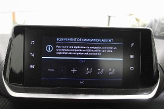 Peugeot 208  picture 13