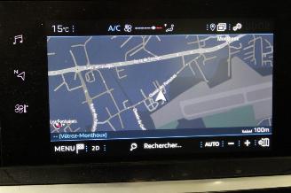 Peugeot 208  picture 13