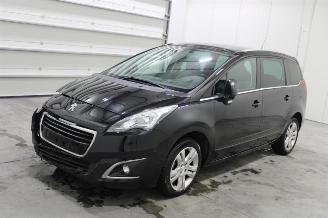 krockskadad bil auto Peugeot 5008  2015/4