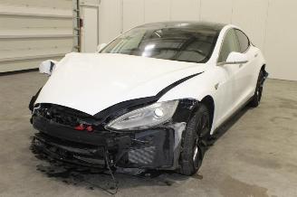 damaged passenger cars Tesla Model S  2015/4