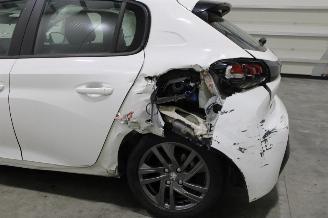 Peugeot 208  picture 7