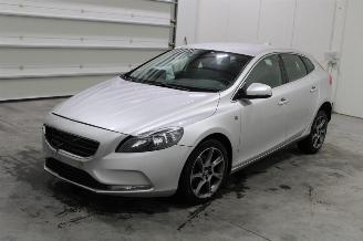 Vaurioauto  passenger cars Volvo V-40 V40 2015/8