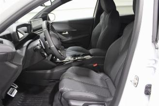 Peugeot 208  picture 10