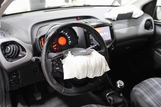 Peugeot 108  picture 8