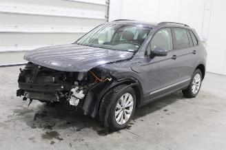 Voiture accidenté Volkswagen Tiguan  2023/9