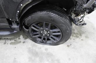 Land Rover Defender  picture 8