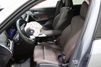 BMW iX1  picture 11