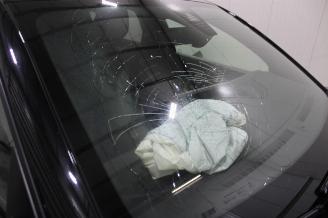 Peugeot 208  picture 8