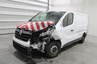damaged passenger cars Renault Trafic  2023/4