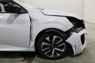 Peugeot 208  picture 6