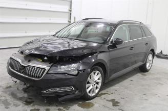 Damaged car Skoda Superb  2020/12