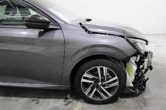 Peugeot 208  picture 7