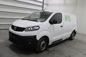 krockskadad bil auto Fiat Scudo  2023/8