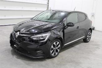 krockskadad bil auto Renault Clio  2023/3