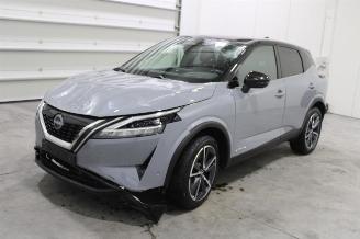 damaged passenger cars Nissan Qashqai  2023/2