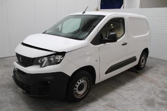 krockskadad bil auto Peugeot Partner  2020/7