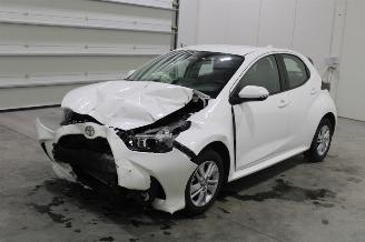 damaged passenger cars Toyota Yaris  2024/7