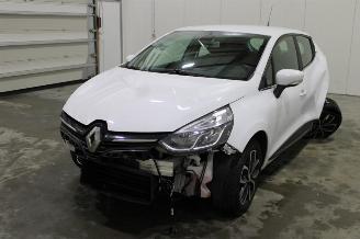 Vaurioauto  passenger cars Renault Clio  2019/3