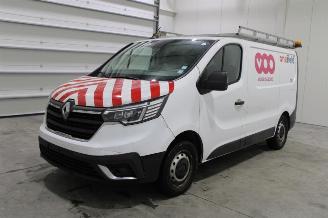 damaged passenger cars Renault Trafic  2023/2