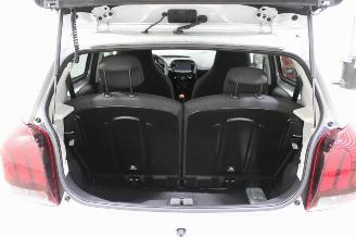 Peugeot 108  picture 17