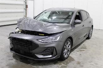 damaged passenger cars Ford Focus  2024/10