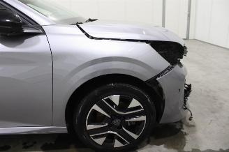 Peugeot 208  picture 5