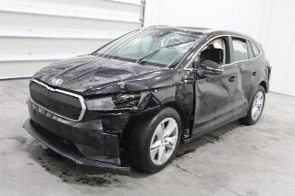 krockskadad bil auto Skoda Enyaq  2023/10
