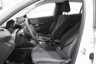 Peugeot 208  picture 10