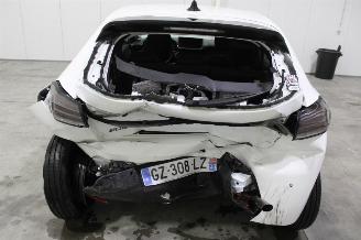 Peugeot 208  picture 6