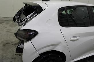 Peugeot 208  picture 7