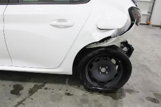 Peugeot 208  picture 5