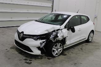 Damaged car Renault Clio  2021/4