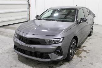 damaged passenger cars Opel Astra  2025/4