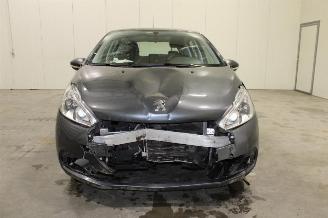 Peugeot 208  picture 6