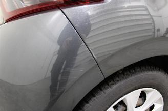 Peugeot 208  picture 9