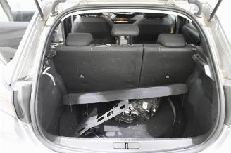 Peugeot 208  picture 18