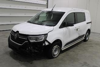 krockskadad bil auto Renault Kangoo  2025/6