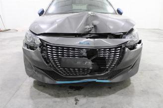 Peugeot 208  picture 6