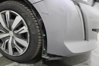 Peugeot 208  picture 7