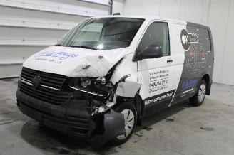 krockskadad bil auto Volkswagen Transporter T6 2022/9