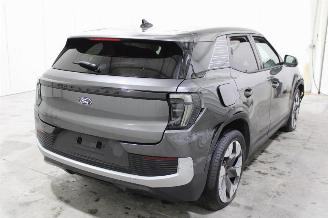 Ford Explorer  picture 3