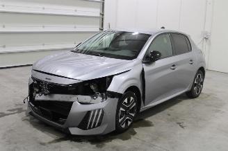 Vaurioauto  passenger cars Peugeot 208  2024/9
